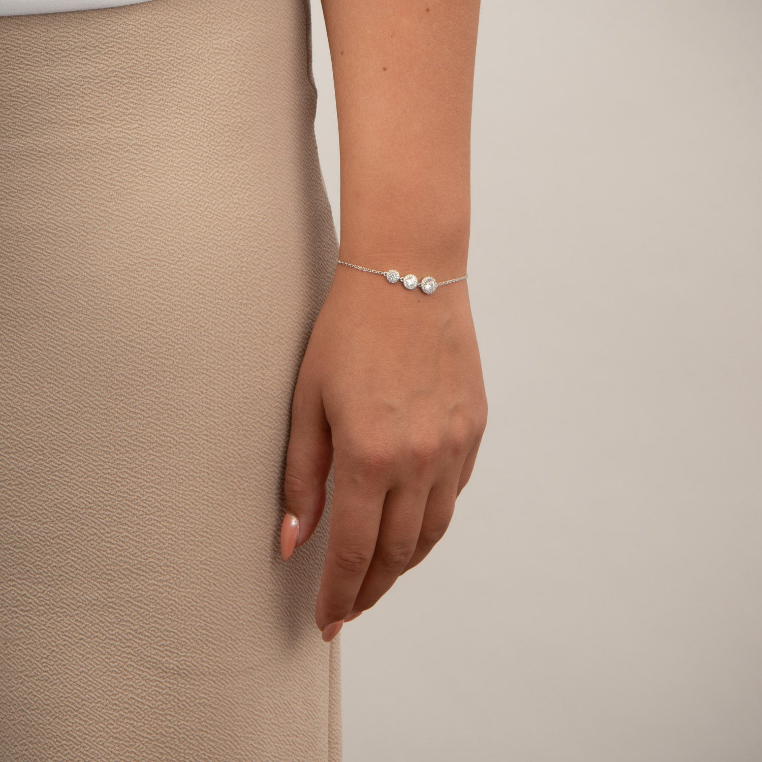 DETAIL213883